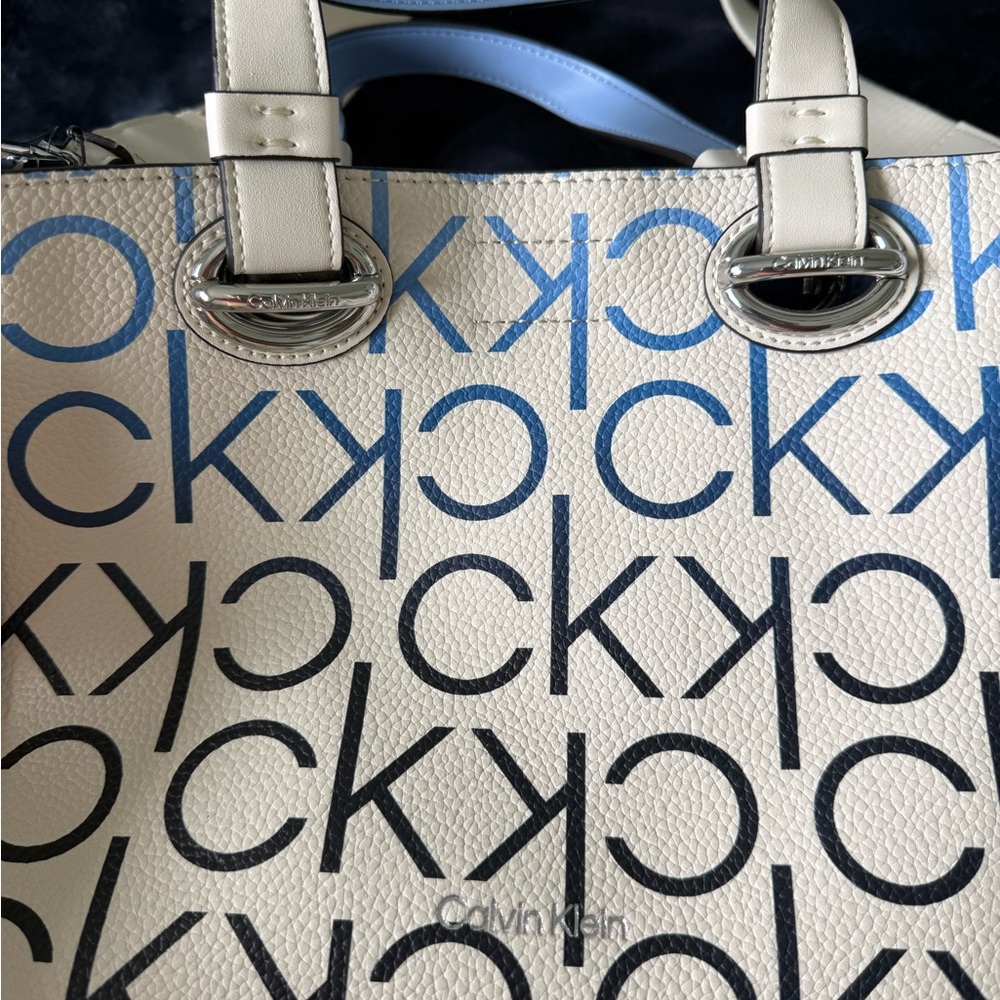 Calvin Klein White and Blue Geometric Tote Bag - Picture 2 of 9